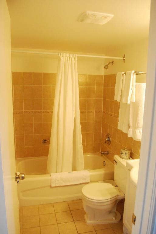 The At Lock Seven 3*