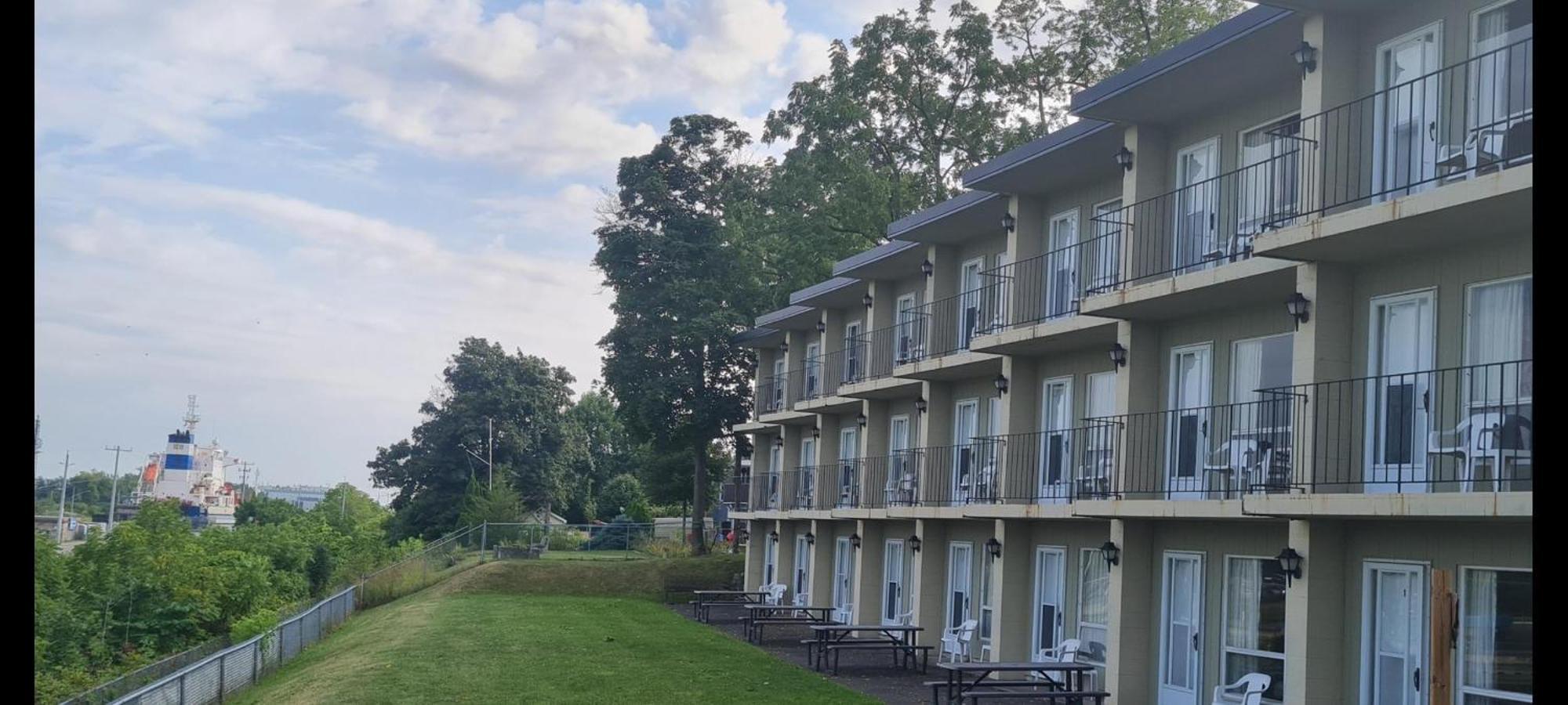 The At Lock Seven Motel Thorold